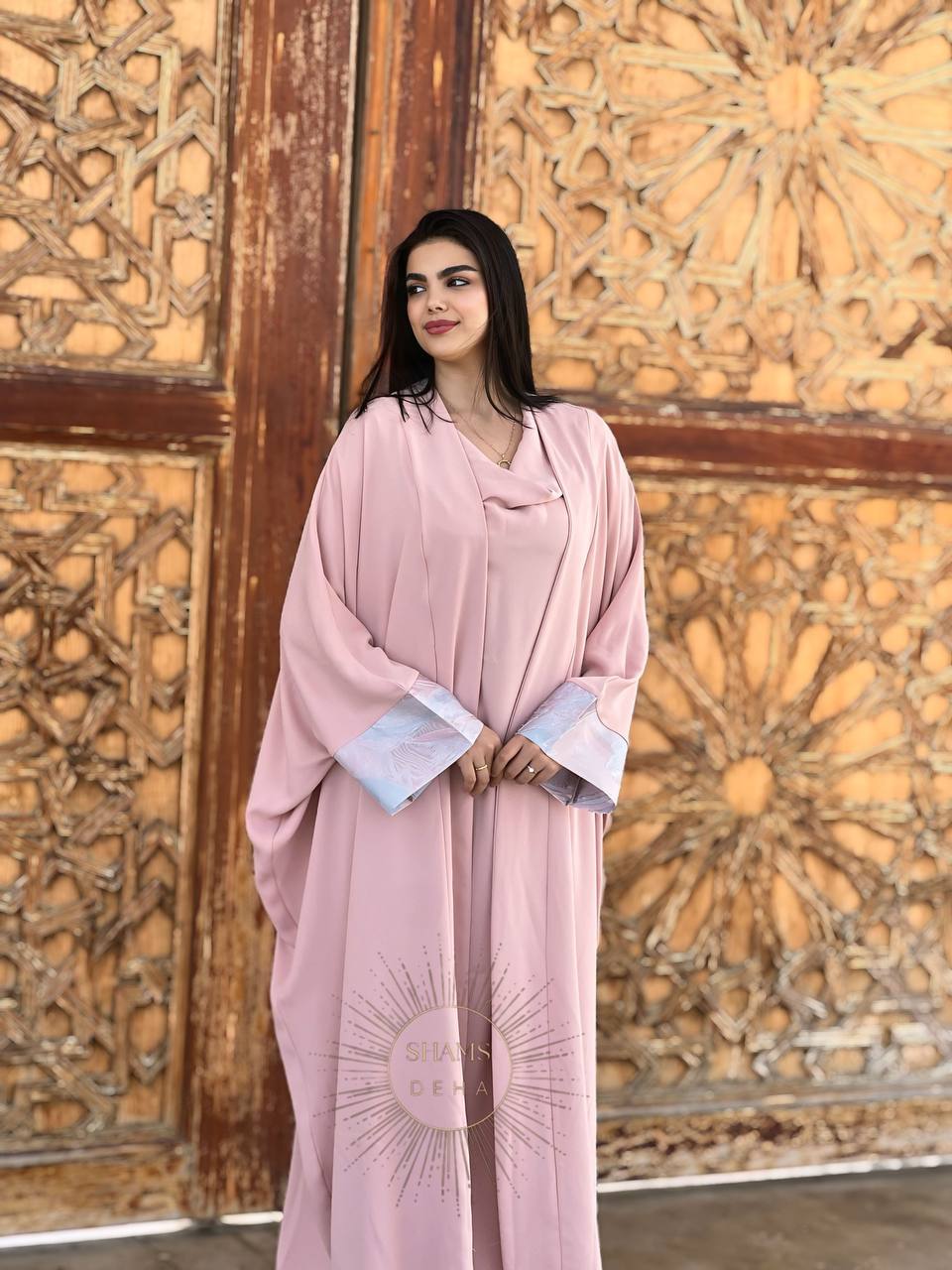 Soft Elegance | Shamsdeha–عباية حريرية وردية بتفاصيل حريرية فاخرة