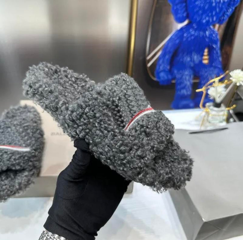 2025 Men Women Slippers Ladies Winter Fur Fluffy Furry Warm Letters Sandals Comfortable Fuzzy Girl Flip Flop Slipper