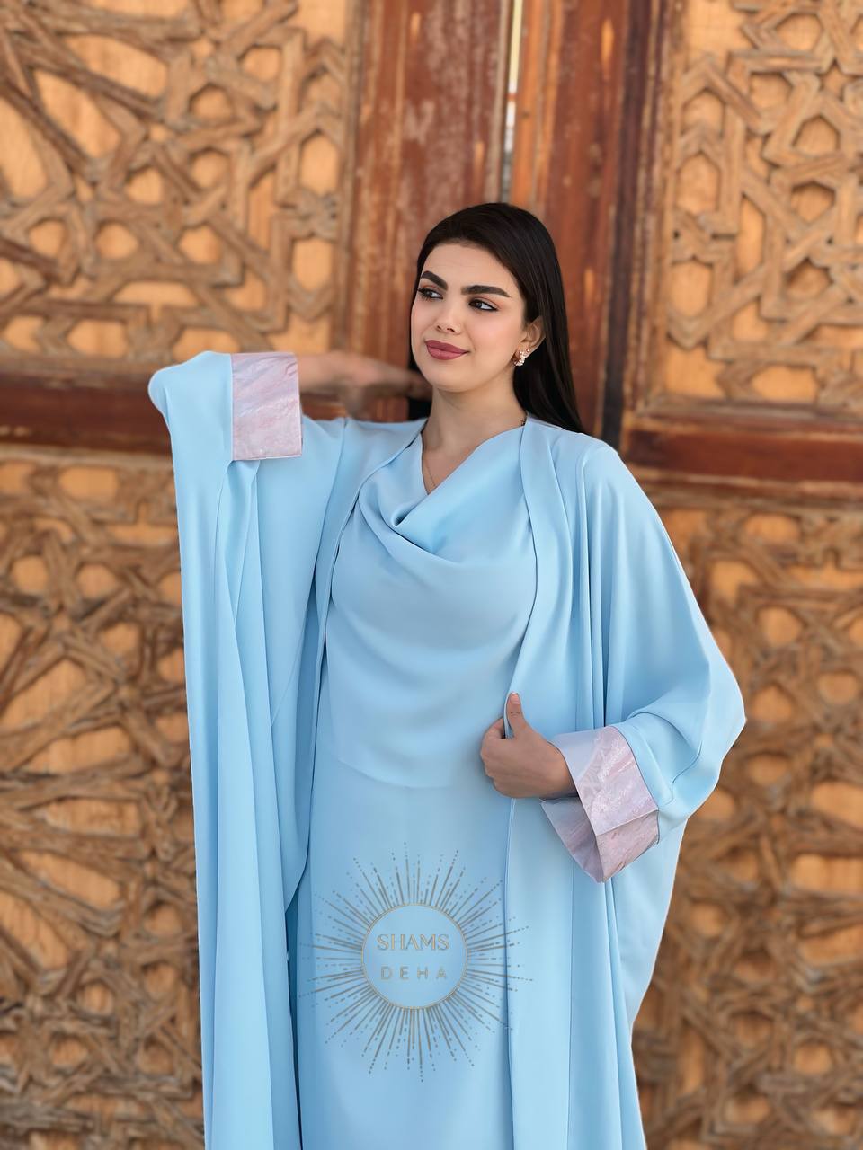 عباية حريرية سماوية بتفاصيل لامعة – Soft Elegance Collection | ShamsDeha
